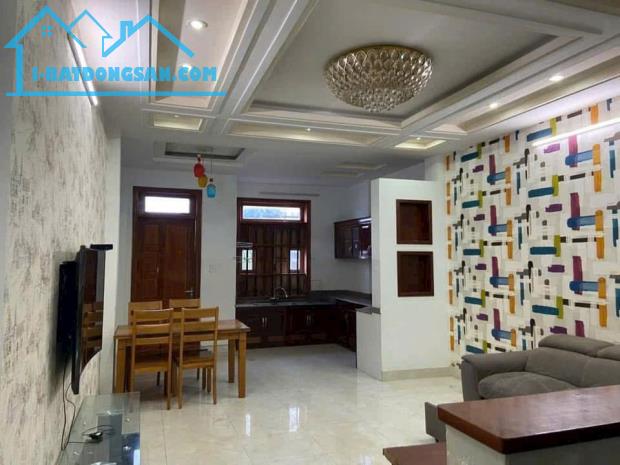Bán căn nhà mặt tiền 3 tầng khu đô thị chí Linh p10 DT: 72m2 giá 8 tỷ - 1