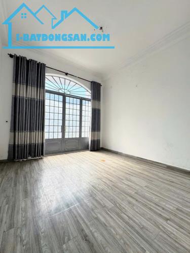 CHỦ BÁN GẤP NHÀ  MỚI LUNG LINH 3 TẦNG NGAY GÒ XOÀI  -HXH THÔNG  4M*18 M- CHỈ 5 TỶ 18 - 1