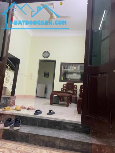 Cho thuê nhà ngõ 318 Phố Đê La Thành, ngay ĐH văn hoá 48m2, 3 tầng, 11 Triệu - 4