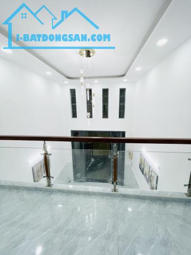 Âu Dương Lân p3Q8 chỉ 100tr/m2, nhà mới đẹp, 3 tầng, 4pn, ngang 4,5m nở hậu 5m - 4