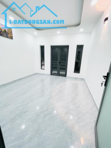 Âu Dương Lân p3Q8 chỉ 100tr/m2, nhà mới đẹp, 3 tầng, 4pn, ngang 4,5m nở hậu 5m - 5