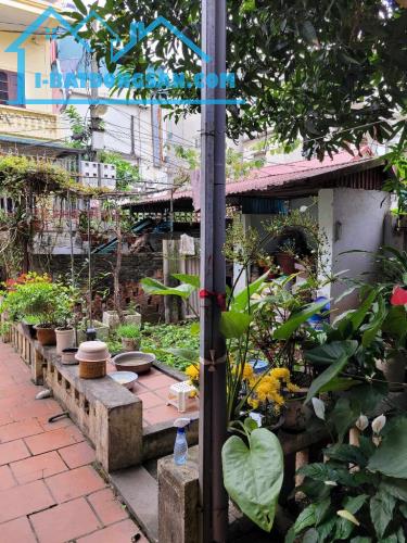 Siêu rẻ bất ngờ - Bán đất tặng nhà cấp 4. Ngõ 95 Vũ Xuân Thiều, diện tích 73m2 giá 4,x tỷ - 1