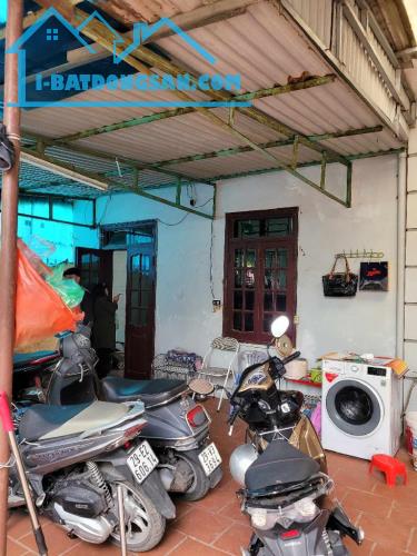 Siêu rẻ bất ngờ - Bán đất tặng nhà cấp 4. Ngõ 95 Vũ Xuân Thiều, diện tích 73m2 giá 4,x tỷ - 2