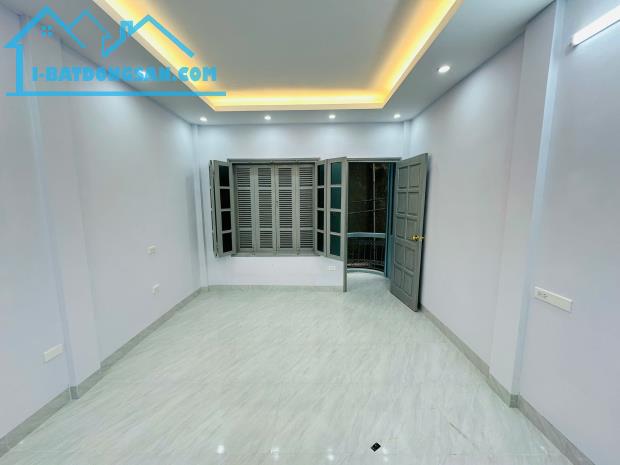 Cần bán gấp nhà phố Kim Đồng,phân lô ô tô đỗ cửa,kinh doanh đỉnh,an sinh đảm bảo