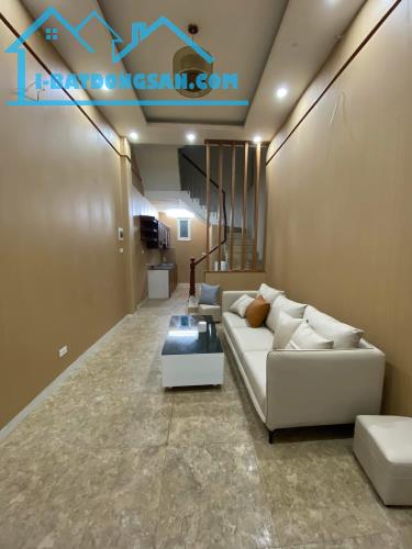 SIÊU PHẨM CẦU GIẤY - VỊ TRÍ ĐẸP - NGÕ RỘNG OTO TRÁNH - 35M2 - GIÁ NHỈNH 7 TỶ - 5
