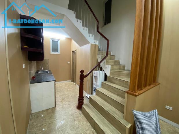 SIÊU PHẨM CẦU GIẤY - VỊ TRÍ ĐẸP - NGÕ RỘNG OTO TRÁNH - 35M2 - GIÁ NHỈNH 7 TỶ - 3
