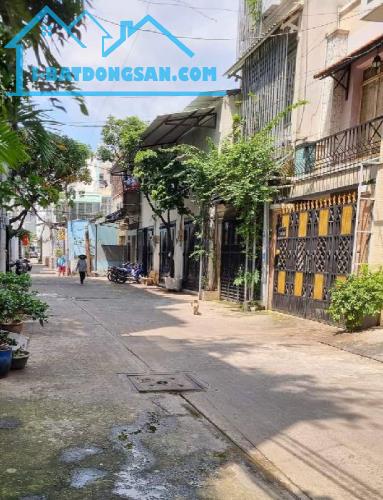 Bán nhà HXH quay đầu gần Đầm Sen, sát mặt tiền, 50m2 giá chỉ 3.650 tỷ