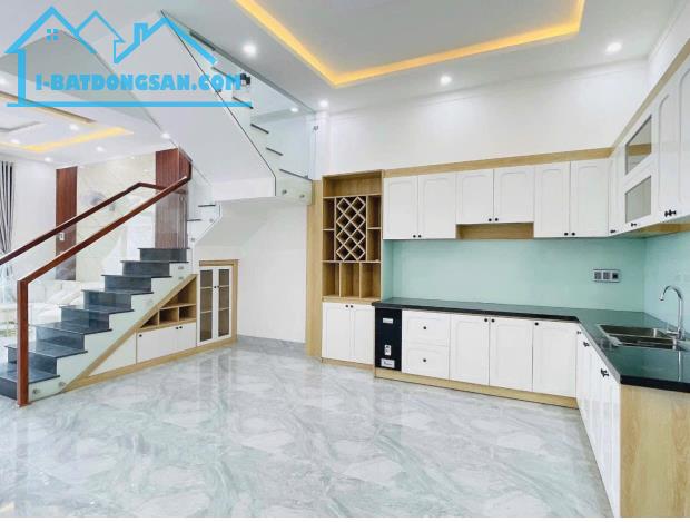 Bán nhà 3 tầng full nội thất mặt tiền đường 19/5 - đường 24m - 2