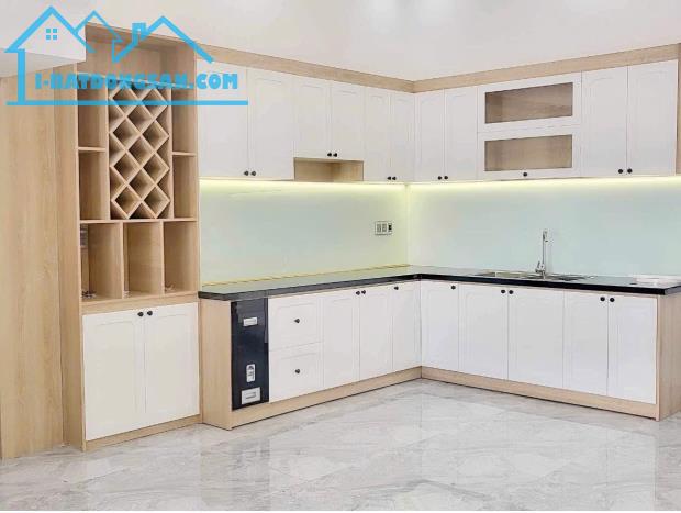 Bán nhà 3 tầng full nội thất mặt tiền đường 19/5 - đường 24m - 5