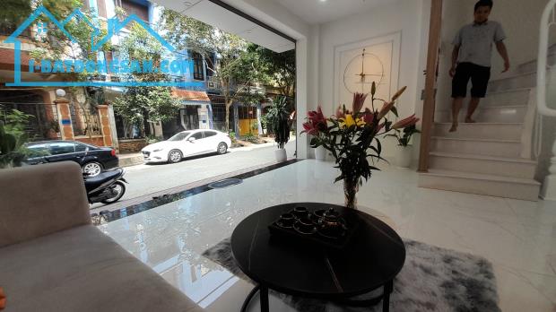 SIÊU ĐẸP LIỀN KỀ NGÔ THÌ NHẬM ,KINH DOANH ,THANG MÁY ,NHÀ MỚI GIÁ CHỈ 13.8 TỶ