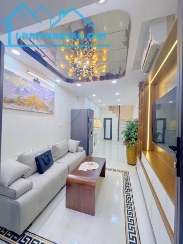 NHÀ ĐẸP – NỘI THẤT ĐỦ - SÁT MẶT PHỐ - 2 MẶT THOÁNG – HOÀNG HOA THÁM