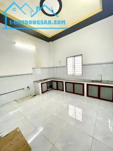 CUỐI TÂN KỲ TÂN QUÝ, BÊN LIÊN KHU 5-6, 68m2, 3 TẦNG (4PN) , MẶT TIỀN NHÀ GẦN 5M, giá - 3