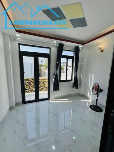 NHÀ MỚI ĐẸP - 4 TẦNG ĐẸP - HẺM THOÁNG  - 3PN 4WC - SỔ VUÔNG NHƯ TỜ A4 - GIÁ CHỈ 3.95 TỶ