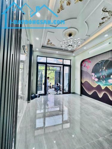 Bán nhà 3 tầng 60m2,Hẻm 2 xe oto tránh,gần kề khu Đông Tăng Long,5.29 tỉ TL