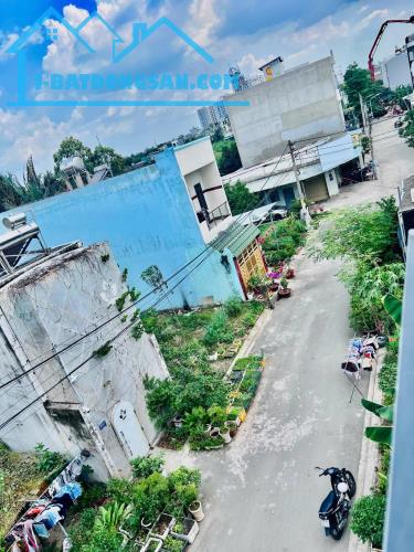 Bán nhà 3 tầng 60m2,Hẻm 2 xe oto tránh,gần kề khu Đông Tăng Long,5.29 tỉ TL - 4
