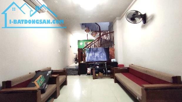 Nhà 4 tầng Dân xây khu P/ lô Nguyễn Văn Cừ, ô tô thông, DT 41m, MT 3.6m nhỉnh 9 tỷ