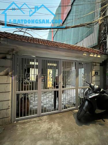 Bán nhà khu tam trinh, dt 84.6 m x 1,5 tầng , điện nước đầy đủ , , không quy hoạch , ngõ - 3