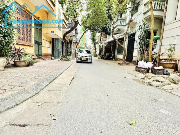 PHÂN LÔ Trần Quốc Hoàn nhà đẹp 52m2, mt 4.5m kd, GARA, vỉa hè, sổ đẹp 19.9tỷ