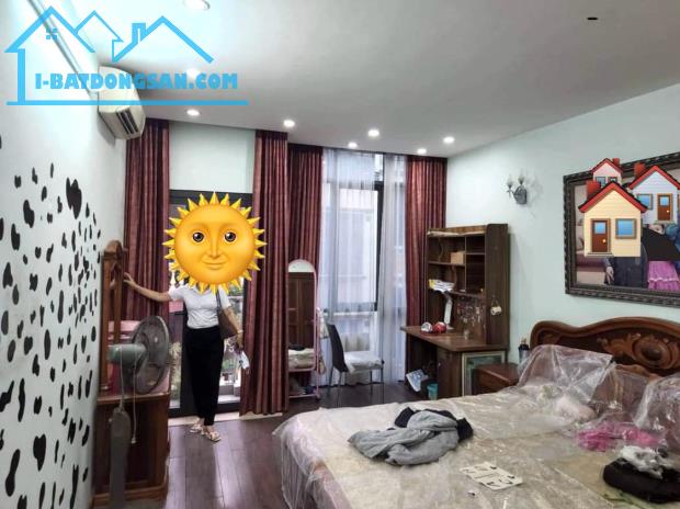 PHÂN LÔ Trần Quốc Hoàn nhà đẹp 52m2, mt 4.5m kd, GARA, vỉa hè, sổ đẹp 19.9tỷ - 3