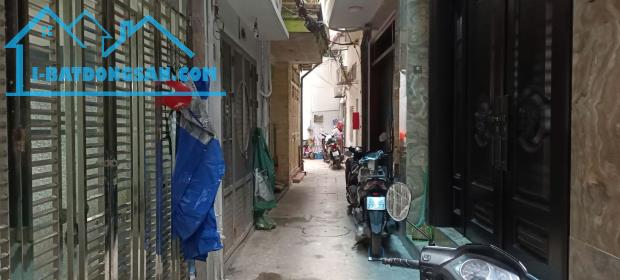 Bán nhà riêng Quận Hai Bà Trưng, ngõ thoáng, 27m2 x 3 Tầng - Sổ nở hậu - Hơn 4 Tỷ - 3