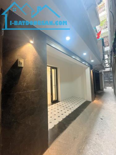 Bán nhà phố Đê La Thành - oto 30m - thoáng trước sau - DT 64m2 siêu rẻ - 5