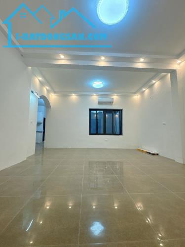 Bán nhà phố Đê La Thành - oto 30m - thoáng trước sau - DT 64m2 siêu rẻ - 4