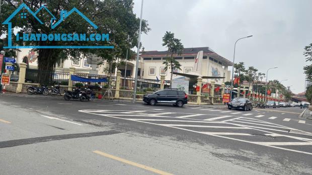 SIÊU PHẨM NHÀ MỚI, FULL NỘI THẤT NGUYỄN SƠN 40M, 6T, MT4,2M, NHỈNH 9 TỶ,Ô TÔ VÀO,THANG MÁY - 1