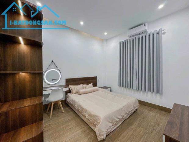 BÁN GẤP NHÀ 2 TẦNG - ĐƯỜNG 7M5 - SÁT BIỂN PHẠM VĂN ĐỒNG - GIÁ 9 TỶ x - 2