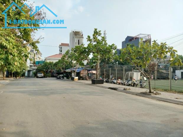 lô đất đối diện công viên 1/ đường số 28 dt 6x17 chỉ 9.5 tỷ