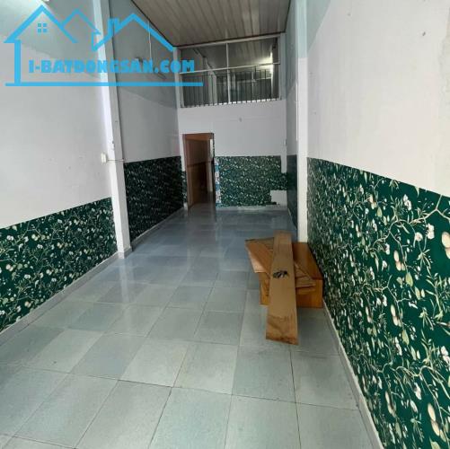 Nhà cạnh Sacombank Tây Thạnh, chỗ đậu ô tô, 3.3 tỷ - 2