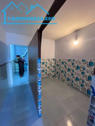 Nhà cạnh Sacombank Tây Thạnh, chỗ đậu ô tô, 3.3 tỷ - 1