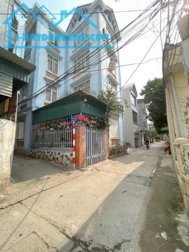NHÀ ĐẸP DÂN XÂY CHẮC CHẮN - MẶT TIỀN RỘNG - CÁCH 20M RA PHỐ NGỌC THỤY Ô TÔ TRÁNH - CÁCH MI