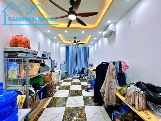 Nhà Đẹp - Phân Lô - Thang Máy - Huỳnh Thúc Kháng - DĐa - Dt : 44m2/7 tầng/3,6mMT*18tỷ