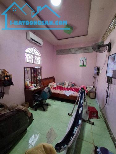 BÌNH TÂN - HỒ NGỌC LÃM - HẺM XE HƠI THÔNG - 100M2 - 3PN - SỔ HỒNG RIÊNG HOÀN CÔNG ĐỦ - 5.5 - 3