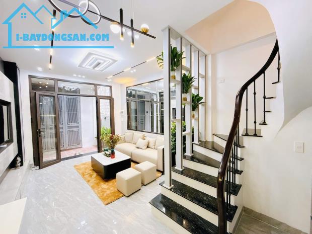 BÁN NHÀ TRẦN THÁI TÔNG - CẦU GIẤY, 35M², 5 TẦNG, SANG TRỌNG - 6.4 TỶ - 1
