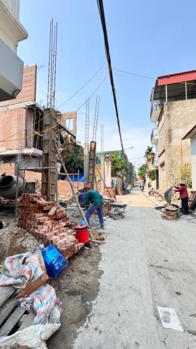 Chủ xây 5 căn cần bán,đường to như phố,xung quanh đầy đủ tiện ích