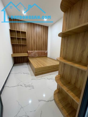 Nhà mới xây đầy đủ nội thất gần cổng sau KCN Tân Hương - 2