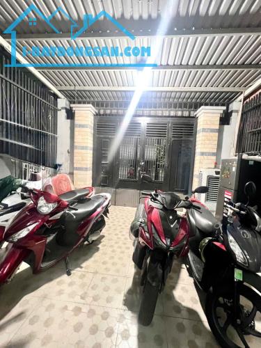 LÔ GÓC 2 MẶT TIỀN LÊ ĐÌNH CẨN 100M2 --2 TẦNG --XE HƠI NGỦ TRONG NHÀ
