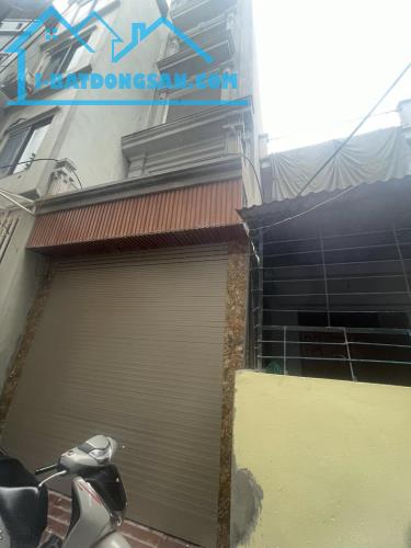 BÁN NHÀ TỰU LIỆT . Ô TÔ QUA NHÀ. NHÀ MỚI TINH . VỊ TRÍ TRUNG TÂM
