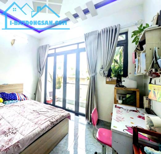 Hiếm, Linh Trung, Thủ Đức, Hẻm ô tô, Gấp bán, 3 tầng mới, DtSd 175m2, Giá 7.6ty - 3