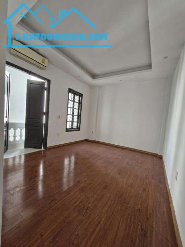 Gấp bán nhà Nguyễn Lam Phúc Đồng giáp khu đô thị Vinhomes Riverside 56m2 giá 8 tỷ 6 - 2