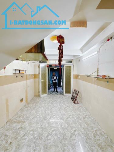 Sát mặt tiền Đoàn văn bơ p 8 Q4
- Sổ Riêng Không quy hoạch giá tốt 
DTSD 80 M2 CÓ 4 TỶ - 4