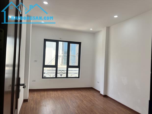 Bán nhà: Tựu Liệt, cách bx Nước Ngầm 1 km. 38m2, 5 tầng, lô góc, oto đỗ cửa. Hơn 5 tỷ - 2