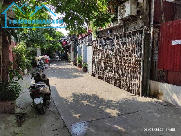 Cần bán nhà gấp, diện tích 85m2, gần chợ và trường học khu vực quận Ba Đình - 1