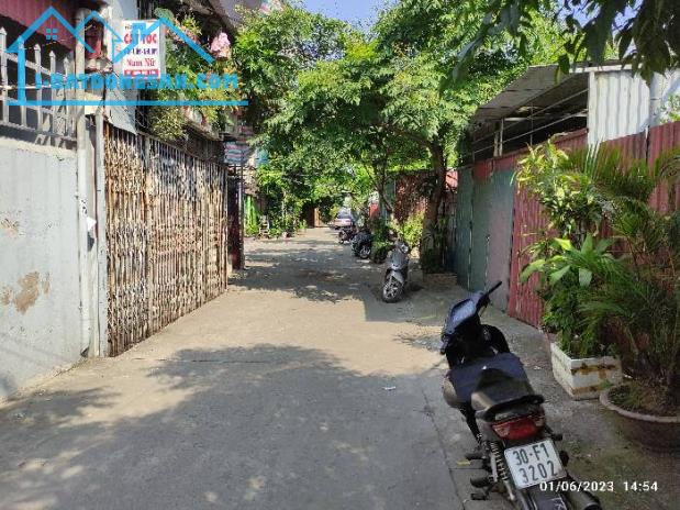 Cần bán nhà gấp, diện tích 85m2, gần chợ và trường học khu vực quận Ba Đình