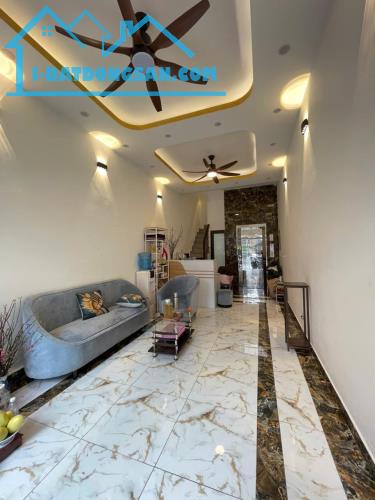 Phân Lô Ô Tô Tránh-Phố Huỳnh Thúc Kháng (Nguyên Hồng) 36/43m, 7T Thang máy 18 Tỷ - 1