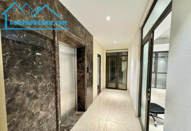 Cho thuê gấp 120m2 sàn văn phòng view hồ Chùa Láng mới tinh, thang máy làm VP, spa, studio - 1