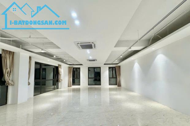 Cho thuê gấp 120m2 sàn văn phòng view hồ Chùa Láng mới tinh, thang máy làm VP, spa, studio - 2