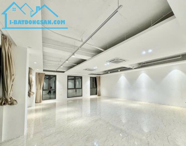 Cho thuê gấp 120m2 sàn văn phòng view hồ Chùa Láng mới tinh, thang máy làm VP, spa, studio - 3