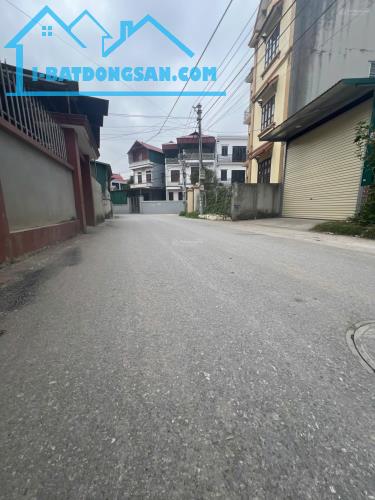 Chủ cần bán gấp lô đất trục chính 72m Tân Quang, ô tô tránh nhau: 0828218468